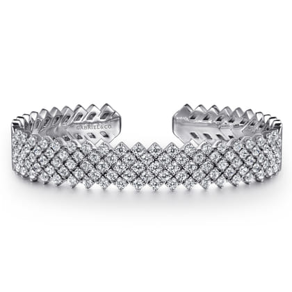 18K White Gold Diamond Bangle