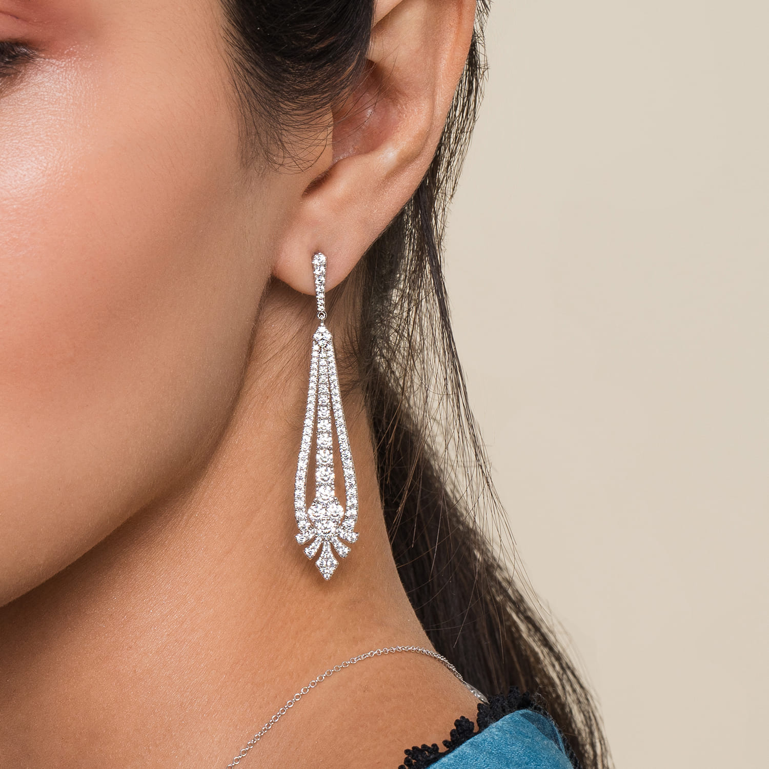 18K White Gold Diamond Chandelier Earrings - 3.3 ct - Shot 2