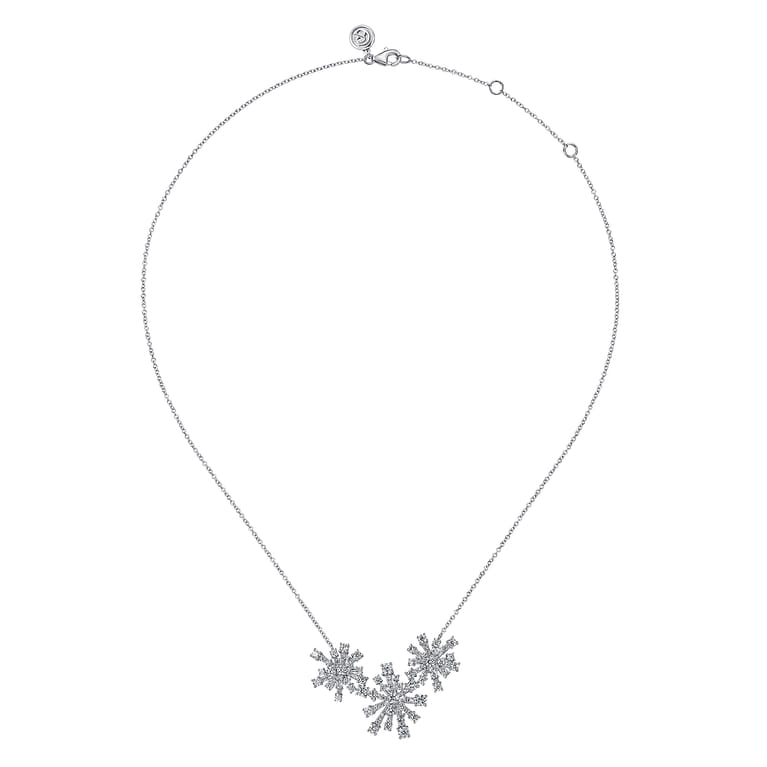 18K White Gold Diamond Floral Necklace - 2.25 ct - Shot 2
