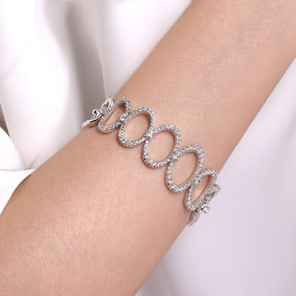 18K White Gold Diamond Link Bangle