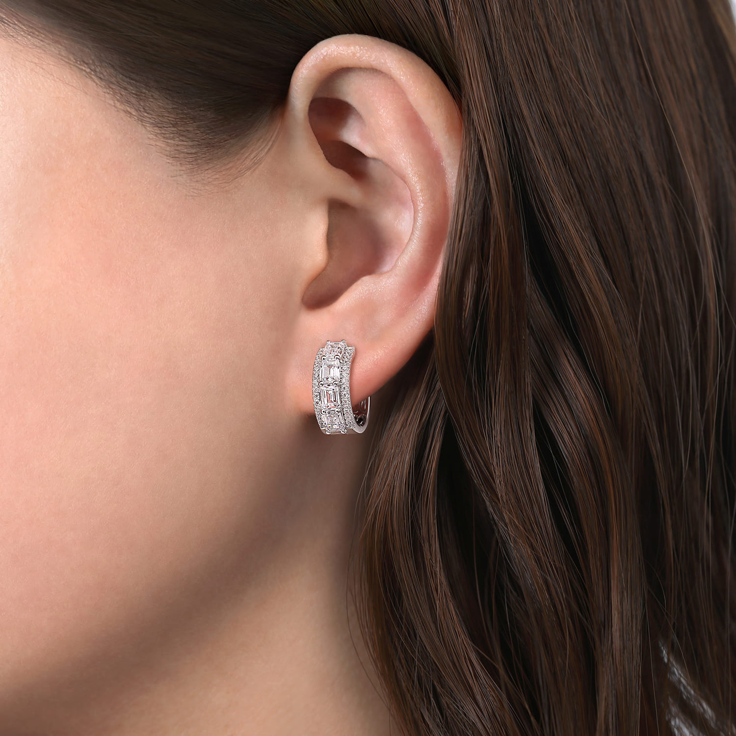 18K White Gold Emerald Cut And Round Diamond Earrings - 2.8 ct - Shot 2