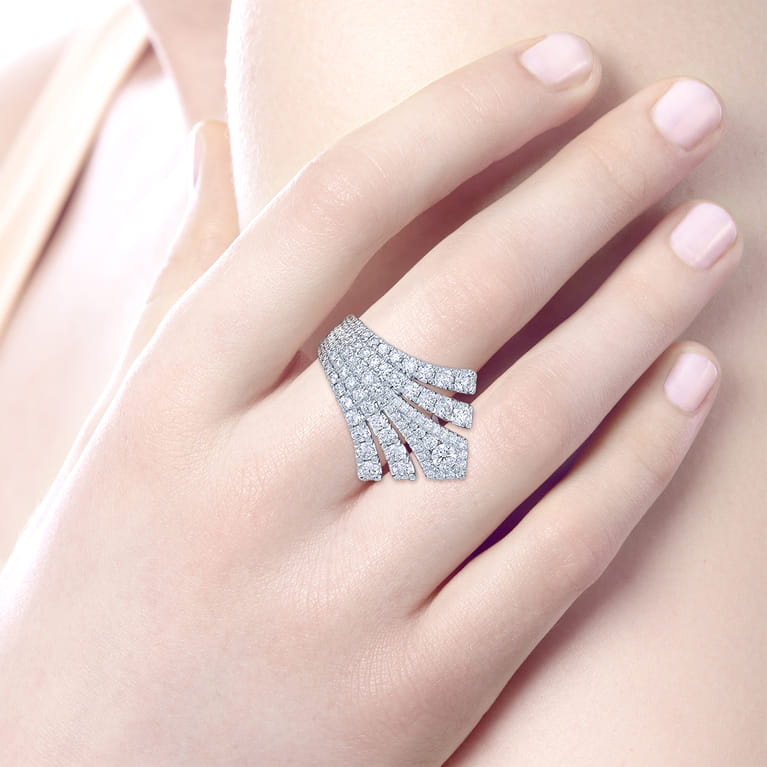 18K White Gold Horizontal Diamond Fan Ring - 2.26 ct - Shot 5