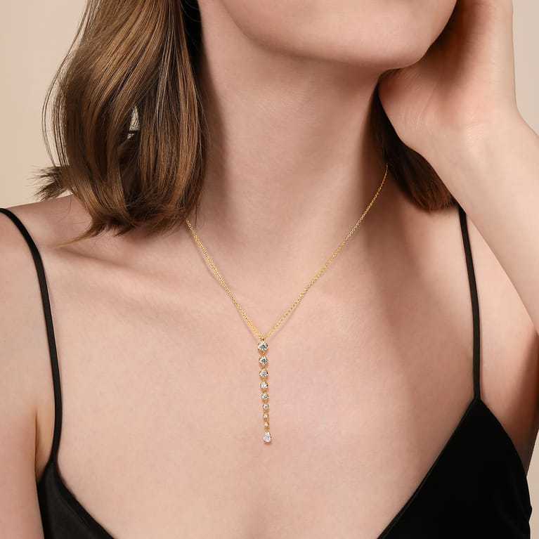 18K Yellow Gold Diamond Bar Necklace - 1.25 ct - Shot 3