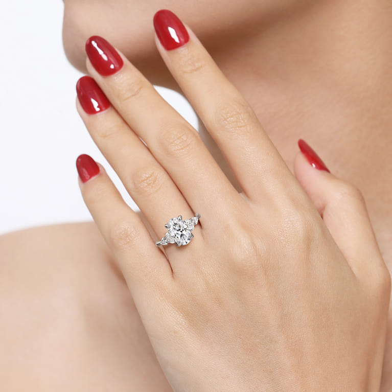 Estefani - 14K White Gold Oval Diamond Engagement Ring - 0.8 ct - Shot 5