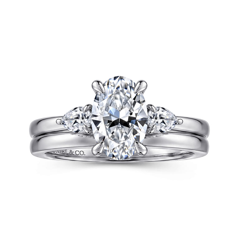 Adalia - 14K White Gold Oval Three Stone Diamond Engagement Ring - 0.3 ct - Shot 4