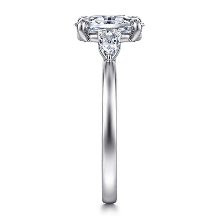 Adalia - 14K White Gold Oval Three Stone Diamond Engagement Ring - 0.3 ct - Shot 5