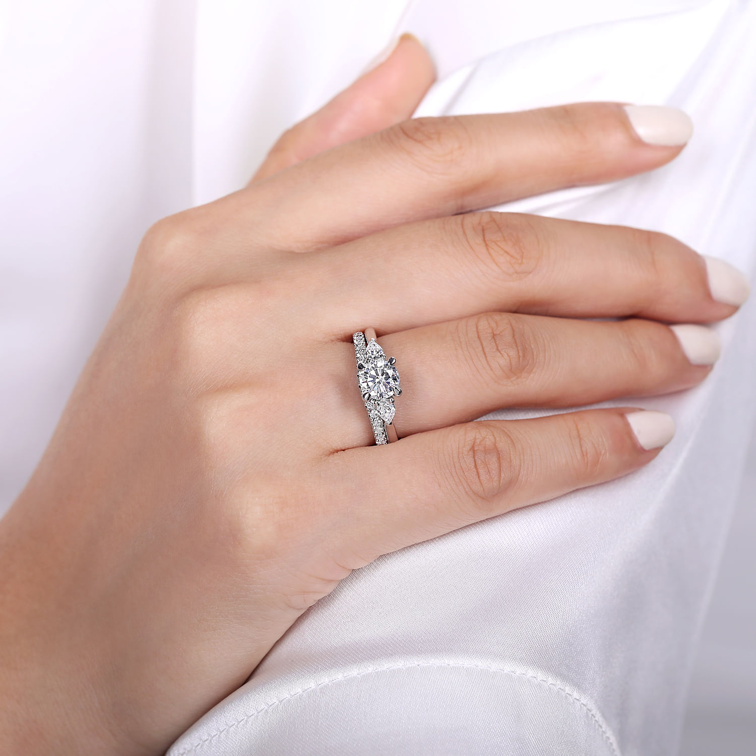 Sunday - 14K White Gold Round 3 Stone Diamond Engagement Ring - 0.29 ct - Shot 6