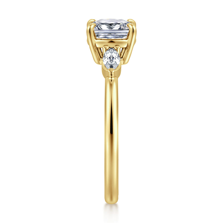 Dela - 14K Yellow Gold Cushion Cut Three Stone Diamond Engagement Ring - 0.17 ct - Shot 4