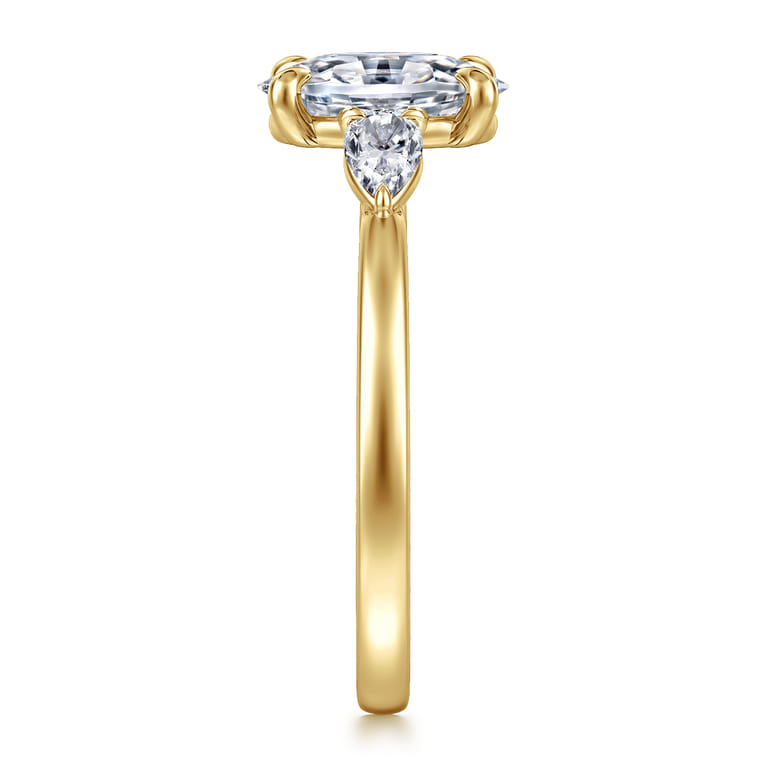 Adalia - 14K Yellow Gold Oval Three Stone Diamond Engagement Ring - 0.3 ct - Shot 5
