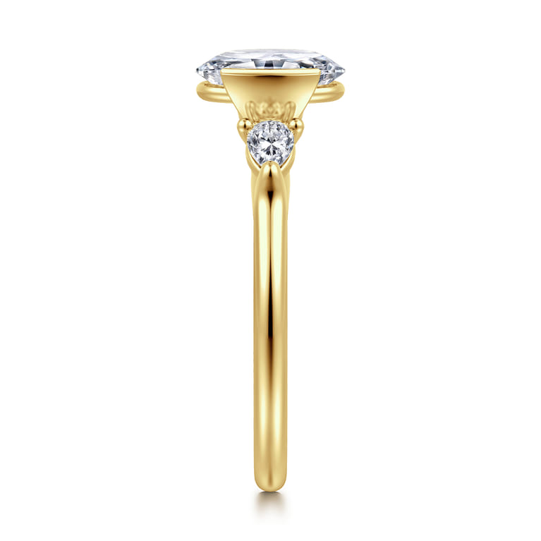 Alesandra - 14K Yellow Gold Half Bezel Oval Three Stone Diamond Engagement Ring - 0.3 ct - Shot 4