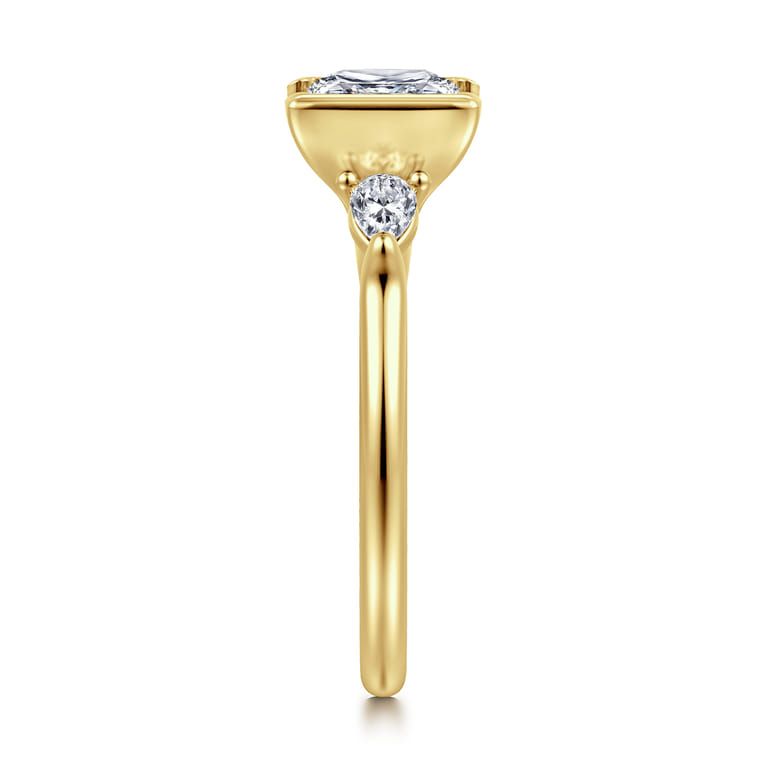 Alesandra - 14K Yellow Gold Half Bezel Princess Cut Three Stone Diamond Engagement Ring - 0.3 ct - Shot 4
