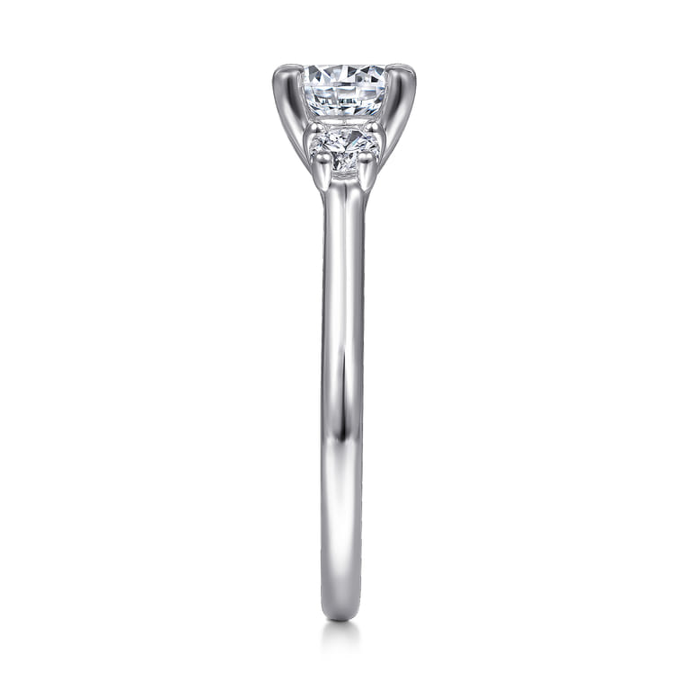 Sanaa - Platinum Round 3 Stone Diamond Engagement Ring - 0.3 ct - Shot 5