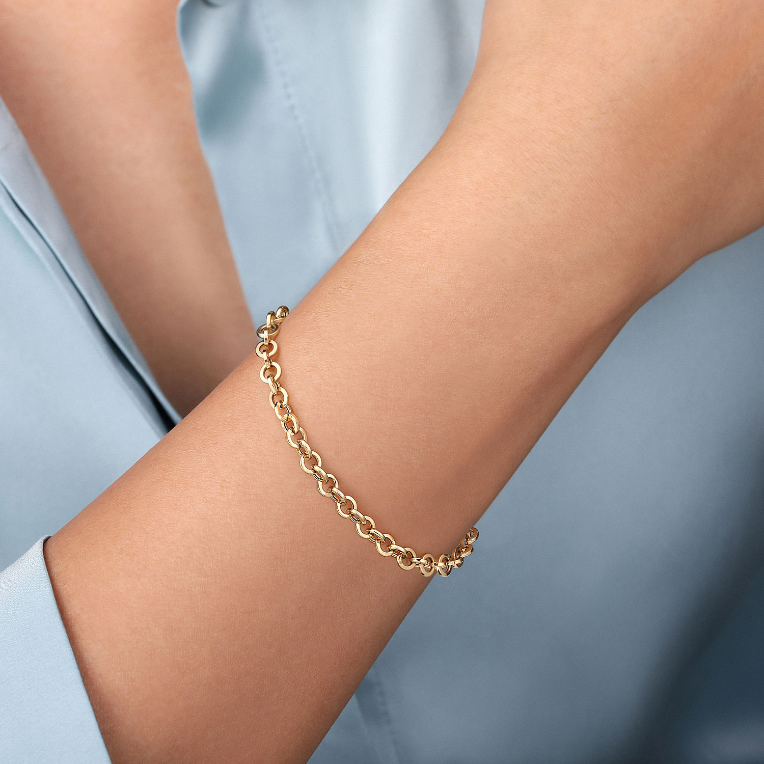 8 Inch 14K Yellow Gold Hollow Link Chain Bracelet - Shot 3