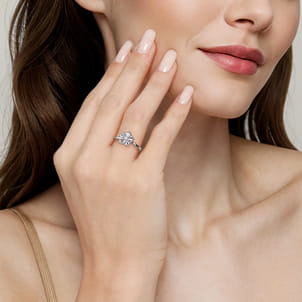 925 Serling Silver Diamond Bujukan Frame Flower Diamond Cut Ladies Ring