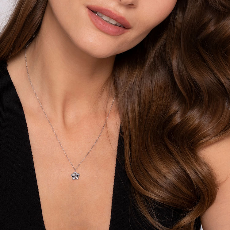 925 Serling Silver Diamond Bujukan Frame Flower Diamond Cut Pendant Necklace