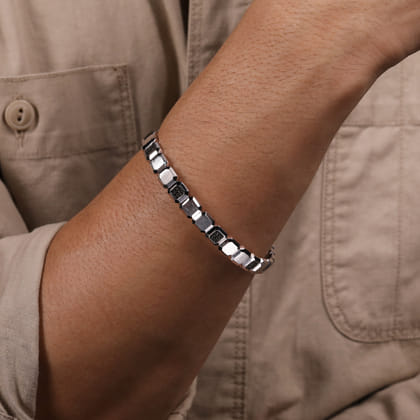 925 Sterling Silver Geometric Open Cuff Bracelet With Black Spinel Stations