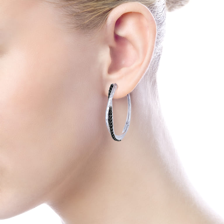 925 Sterling Silver Hammered Twisted 35mm Black Spinel Hoop Earrings - Shot 2