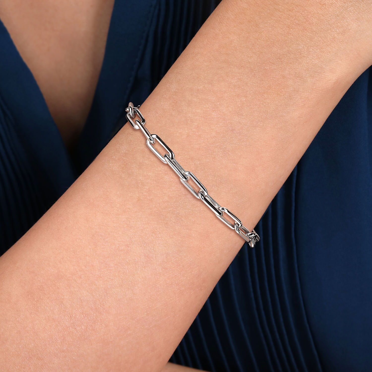 925 Sterling Silver Hollow Chain Bracelet - Shot 3