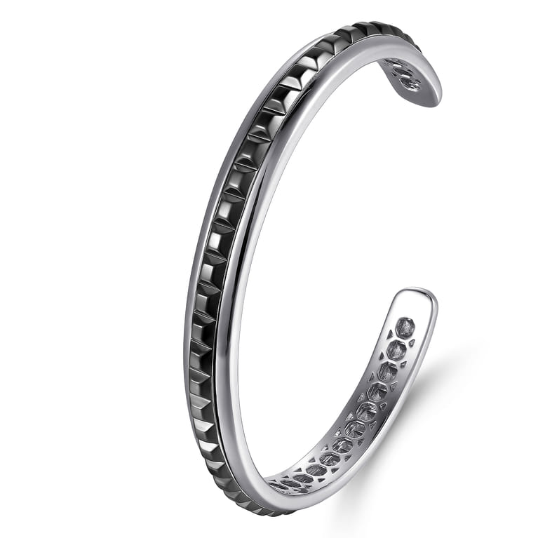 Bracciale rigido aperto fatto a mano in argento sterling