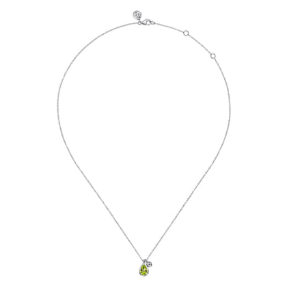 925 Sterling Silver Pear Peridot Bujukan Pendant Necklace