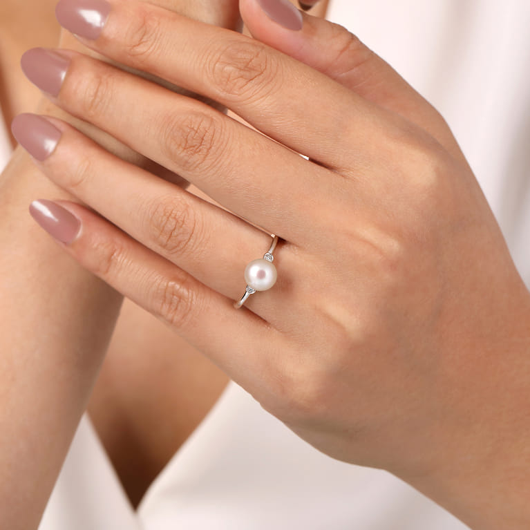 925 Sterling Silver Pearl Ring with Bezel Set Side Diamonds - 0.05 ct - Shot 5