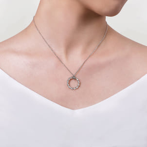 925 Sterling Silver Stronger Together Round Pendant Necklace