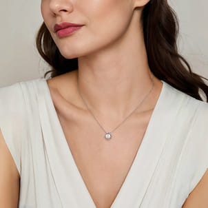 925 Sterling Silver Swirling Cultured Pearl Pendant Necklace