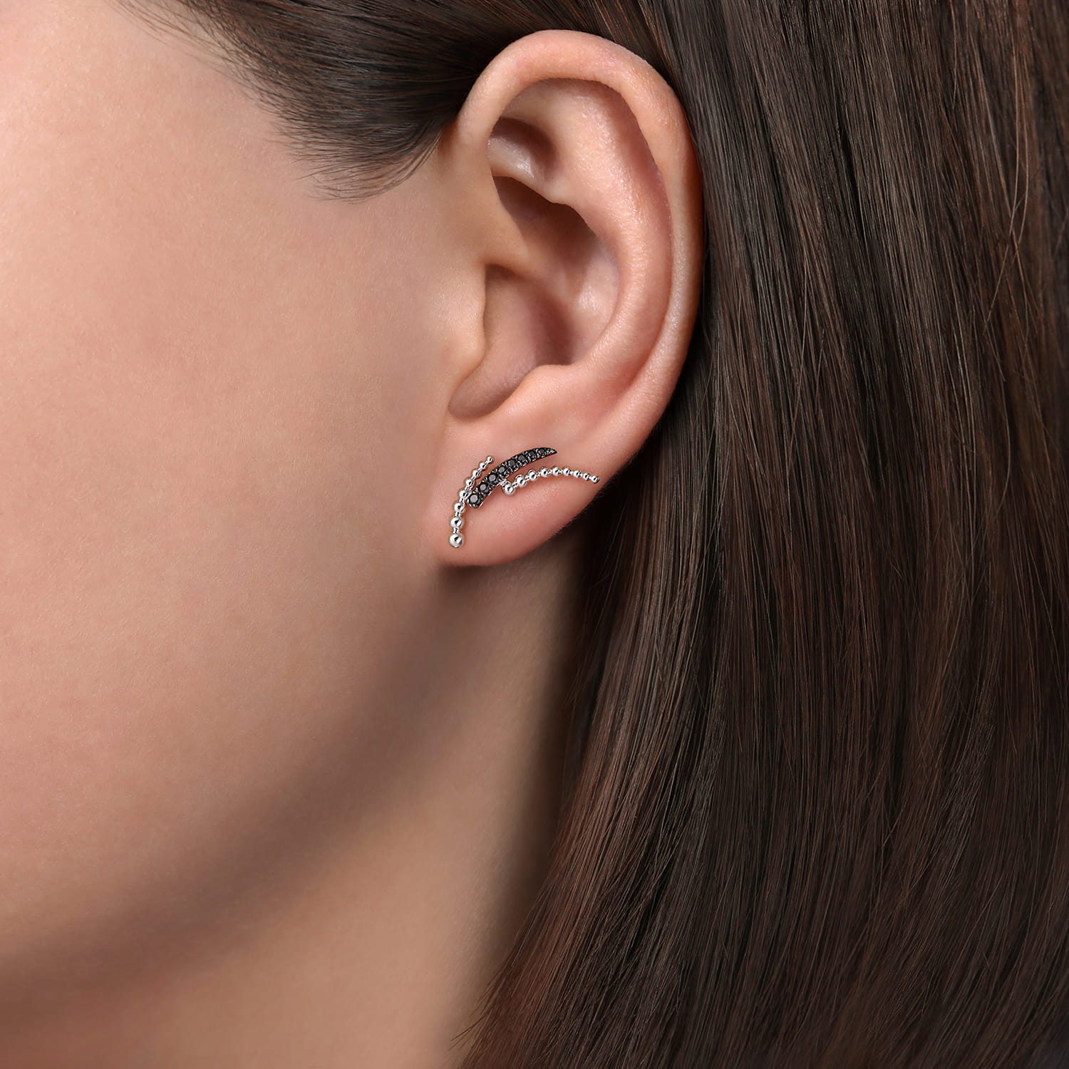 925 Sterling Silver Triple Split Curved Bar Bujukan Black Spinel Stud Earrings - Shot 2