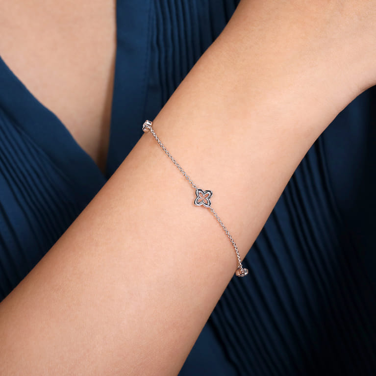 925 Sterling Silver White Sapphire Clover Station Bracelet - Shot 3