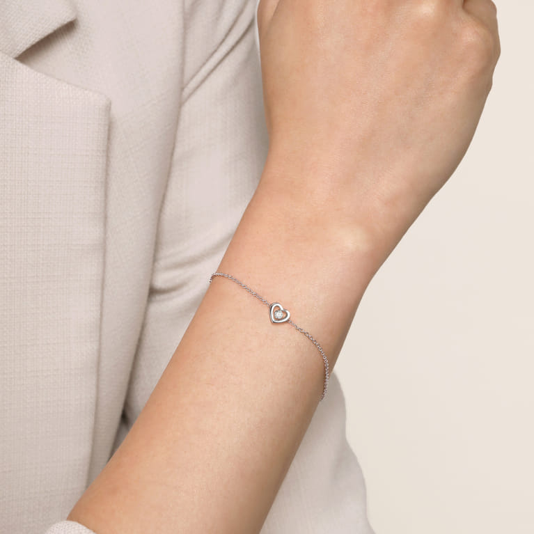 925 Sterling Silver White Sapphire Heart Chain Bracelet - Shot 3
