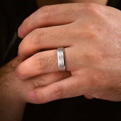 Aiden - 14K White Gold 6mm - Men's Wedding Band in Hammered Finish