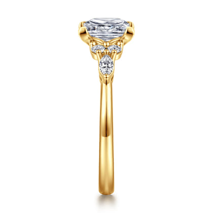 Avah - 18K Yellow Gold Princess Cut Diamond Cluster Engagement Ring