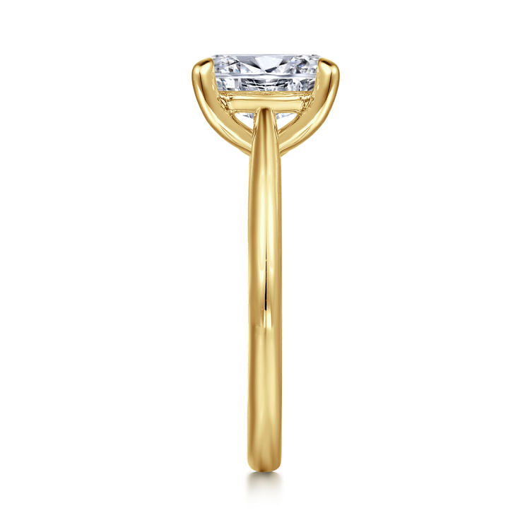 Bambi - 14K Yellow Gold Oval Diamond Engagement Ring