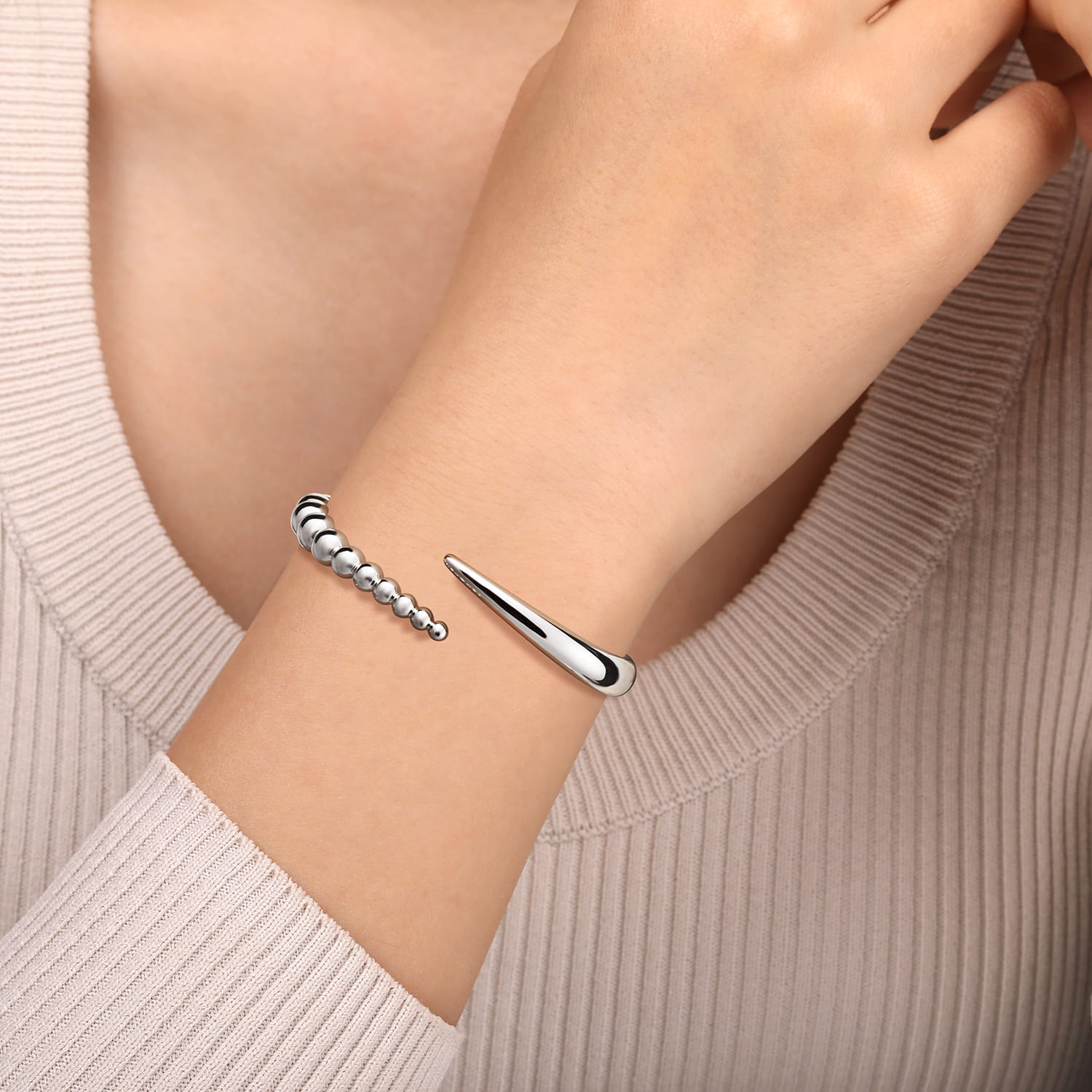 925 Silver Bujukan Open Bracelet. SKU: BG4957-62SVJJJ | Gabriel & Co.