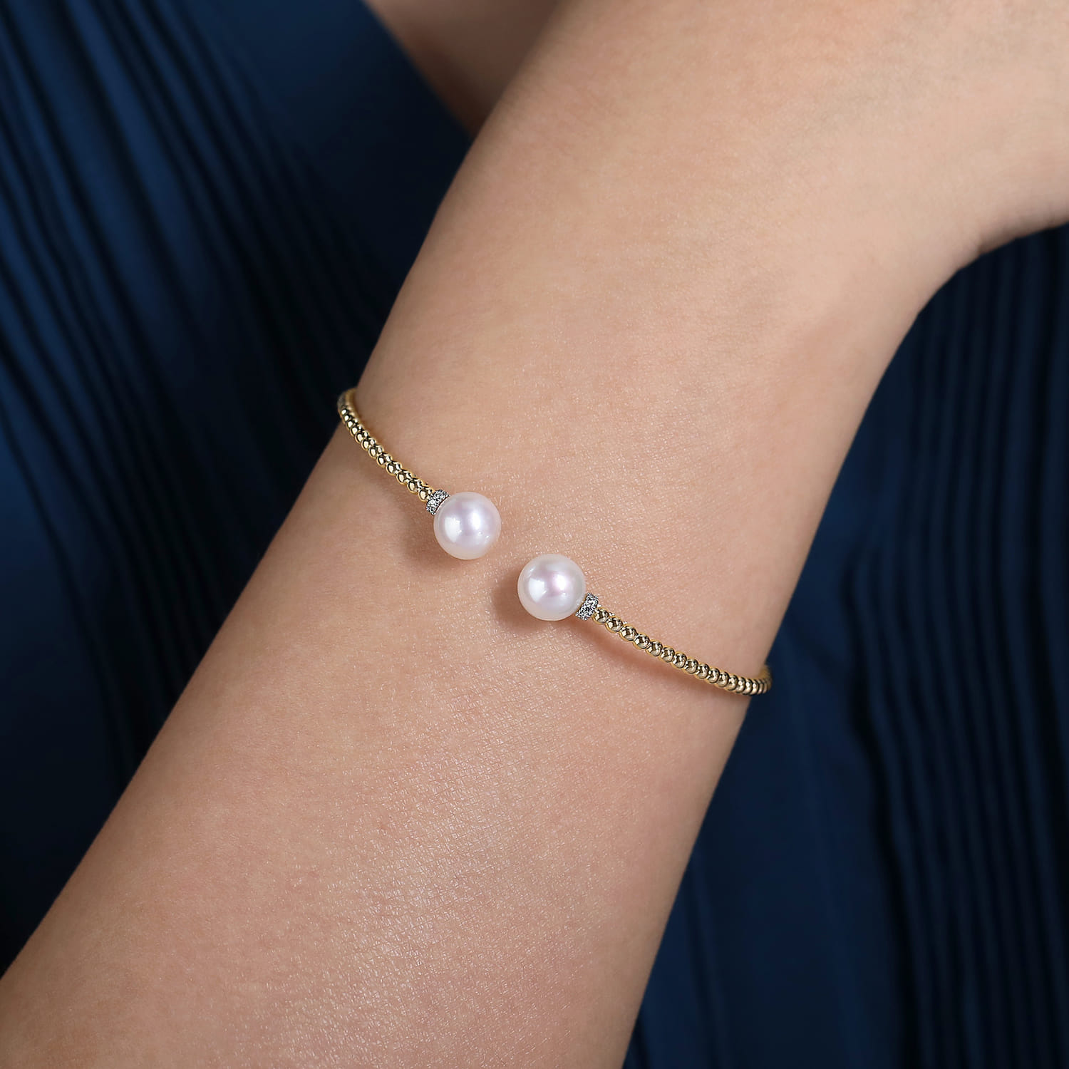 Beaded Open Bangle Bracelet 14K Yellow Gold Diamond and Pearl 0.05ct Bujukan - 0.05 ct - Shot 4