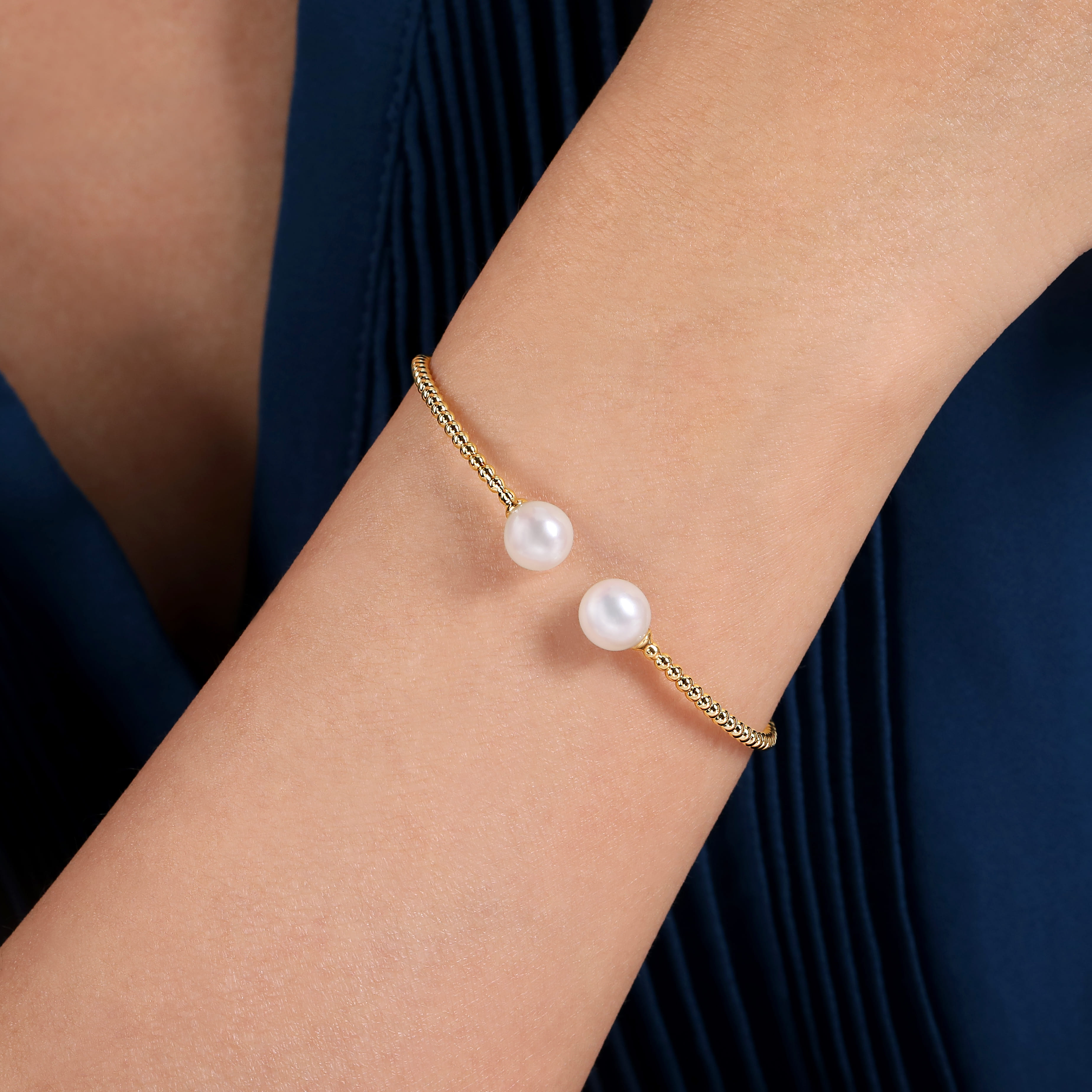 Beaded Open Bangle Bracelet 14K Yellow Gold Pearl Bujukan - Shot 4