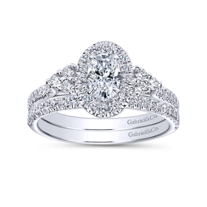 Bionda - 14K White Gold Oval Halo Complete Diamond Engagement Ring
