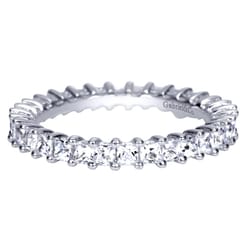 Bordeaux - 14K White Gold Princess Cut Shared Prong Diamond Eternity Band