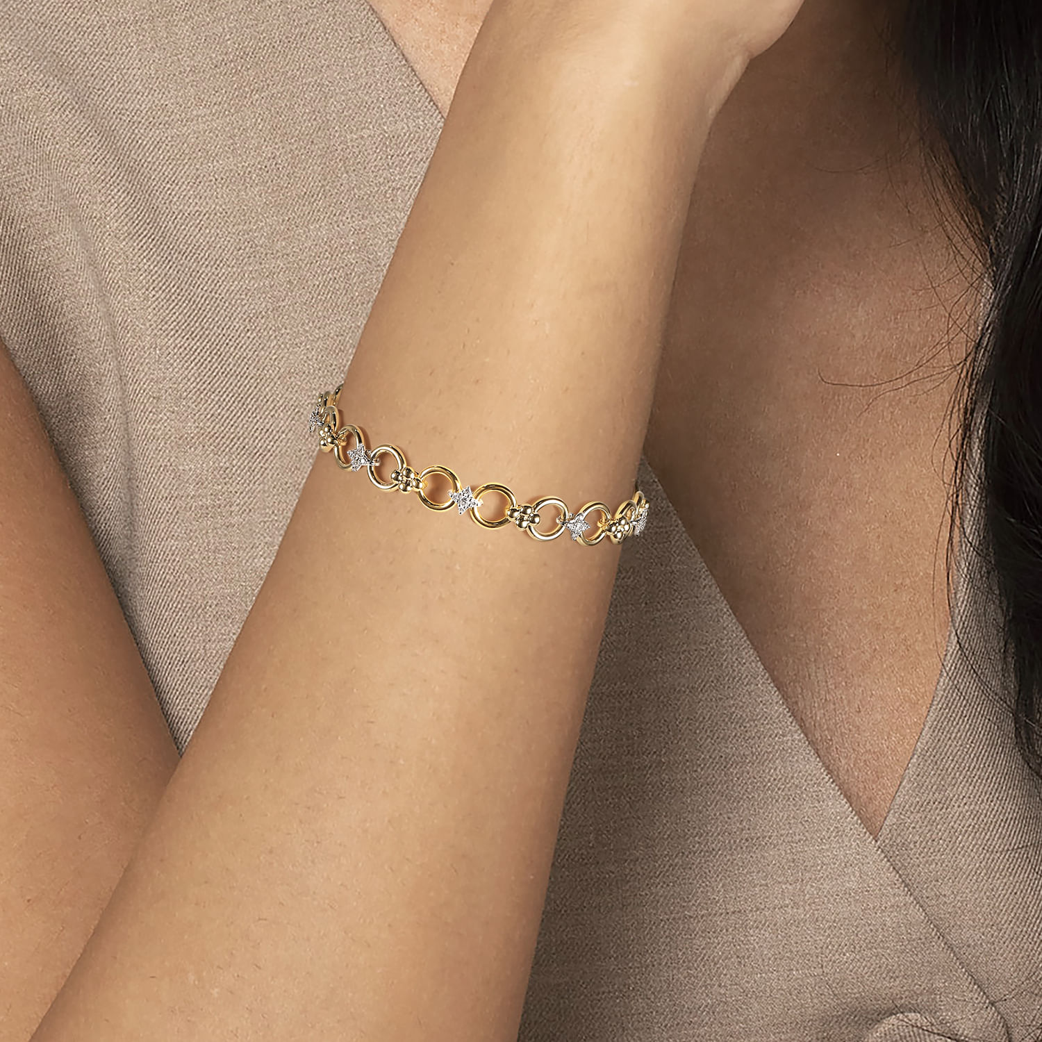 Bujukan Clover - 14K White  Yellow Gold Bujukan Diamond and Hollow Link Chain Bracelet