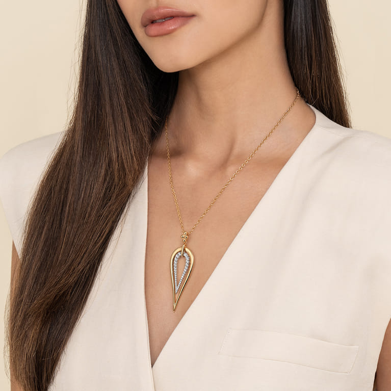 Bujukan Clover - 14K White  Yellow Gold Bujukan and Graduating Diamond Pendant Drop Necklace - 1.1 ct - Shot 3