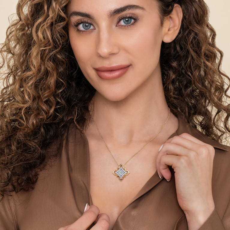 Byzantine Flower - 18K White  Yellow Gold Graduating Diamond Floral Pendant Necklace - 0.75 ct - Shot 3