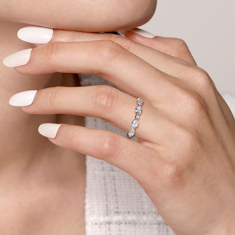 Captivate - 14K White Gold Bezel Set Oval and Round Diamond Anniversary Band