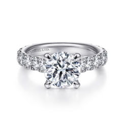 18K White Gold Round Diamond Engagement Ring