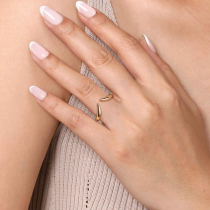 Curved 14K Yellow Gold Open Anniversary Band