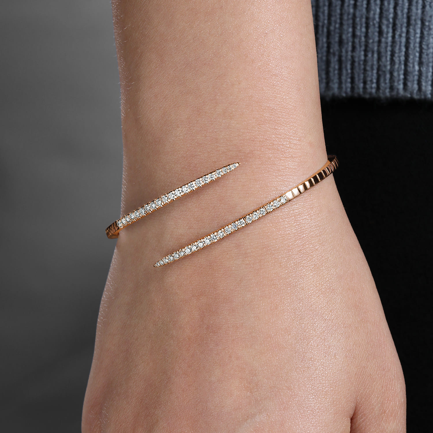 Demure - 14K Rose Gold Split Bypass Diamond Bangle - 0.9 ct - Shot 4