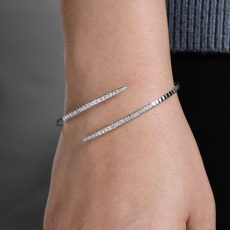 Demure - 14K White Gold Split Bypass Diamond Bangle - 0.94 ct - Shot 4