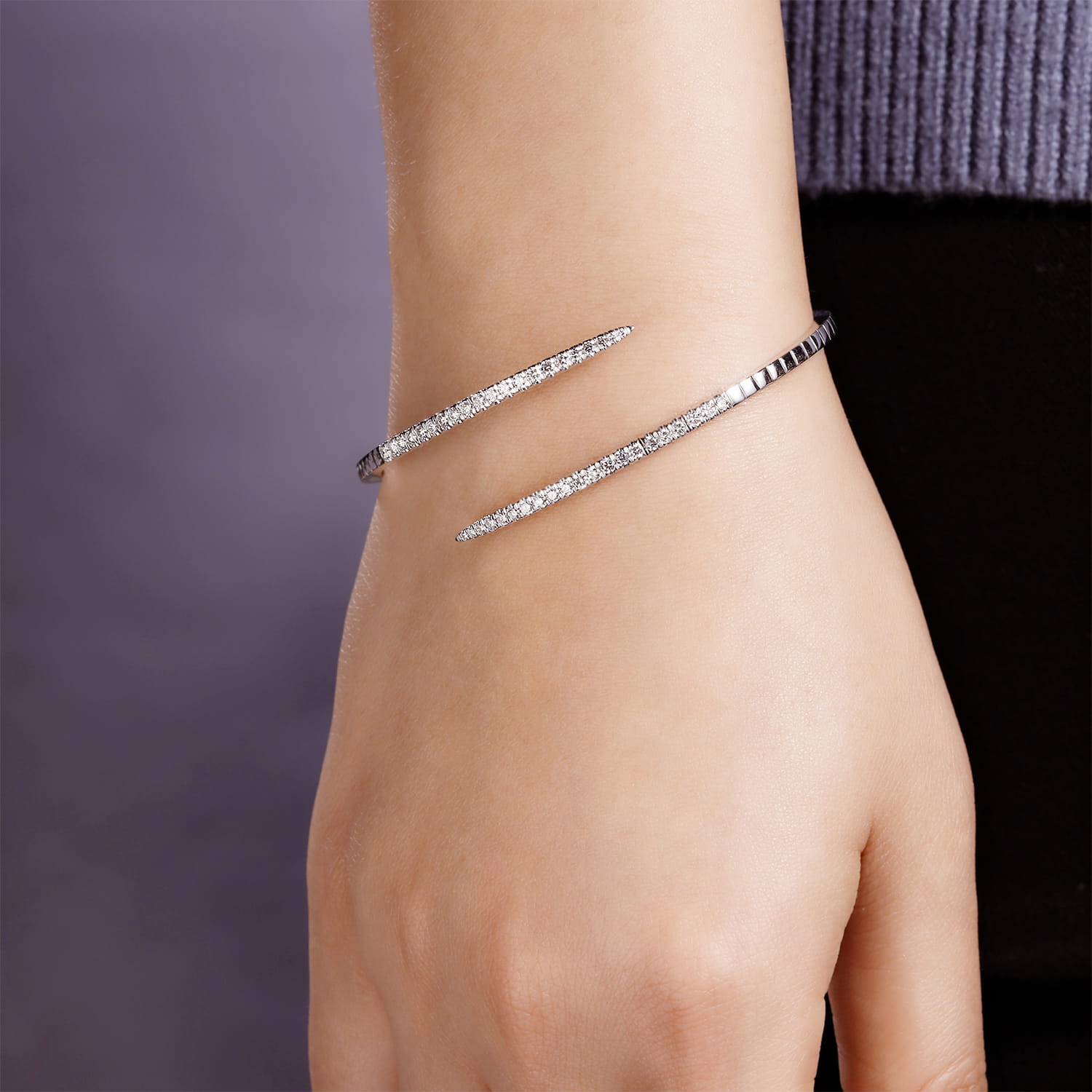 Demure - 14K White Gold Split Bypass Diamond Bangle - 0.9 ct - Shot 4