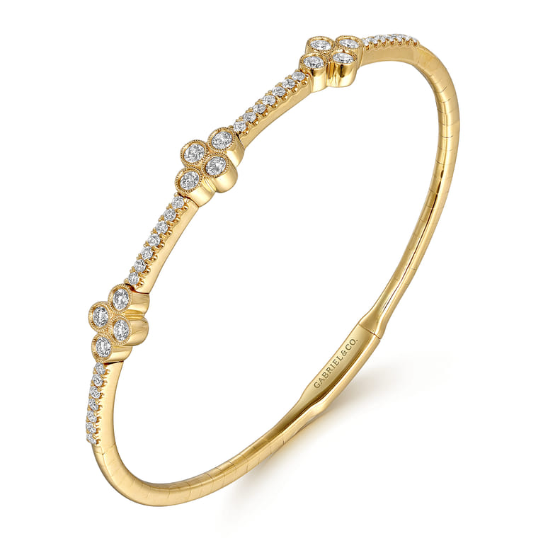 Demure - 14K Yellow Gold Bangle with Clover Diamond Stations - 1 ct - Shot 2