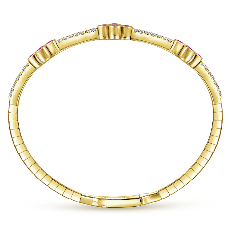 Demure - 14K Yellow Gold Bangle with Diamond and Ruby Quatrefoil Stations - 1 ct - Shot 3