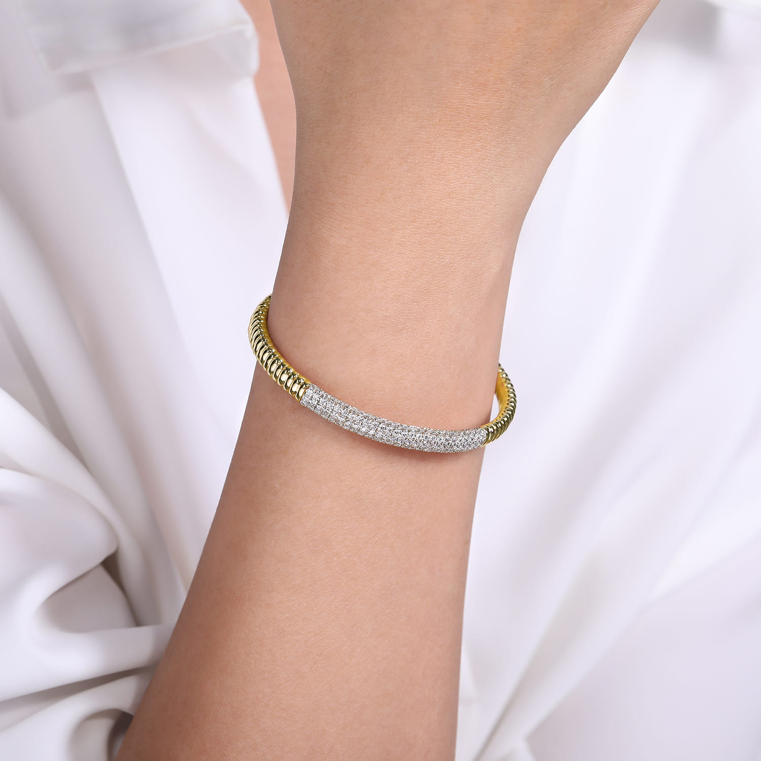 Demure - 14K Yellow Gold Cuff Bracelet with Diamond Pave Station - 1.65 ct - Shot 4